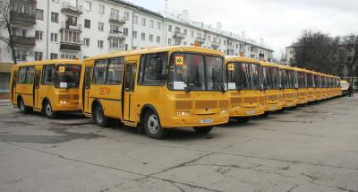 Николай Любимов вручил ключи от новых школьных автобусов